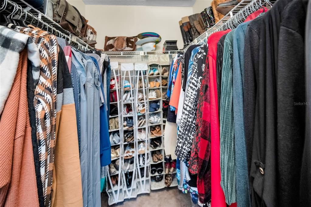 Active With Contract: $199,999 (2 beds, 2 baths, 1041 Square Feet)