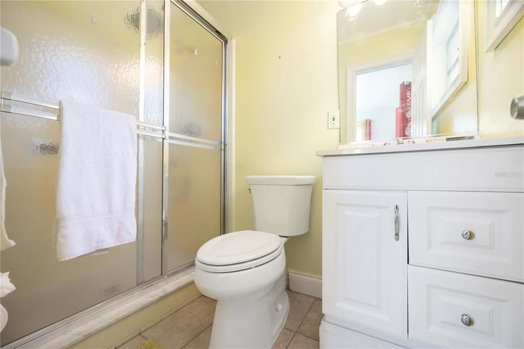 Под контрактом: $115,000 (2 спален, 2 ванн, 966 Квадратных фут)