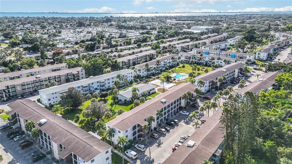 Под контрактом: $115,000 (2 спален, 2 ванн, 966 Квадратных фут)