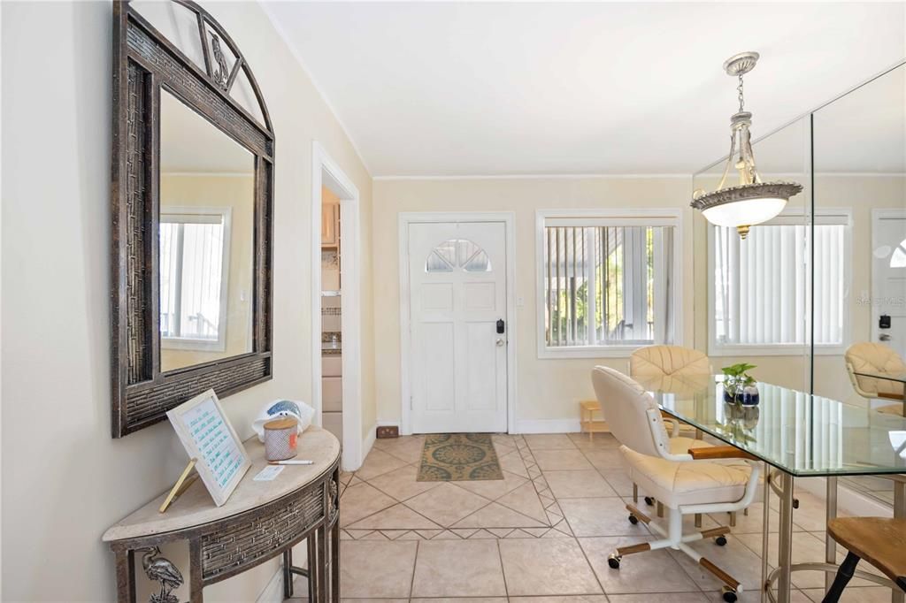 Под контрактом: $115,000 (2 спален, 2 ванн, 966 Квадратных фут)