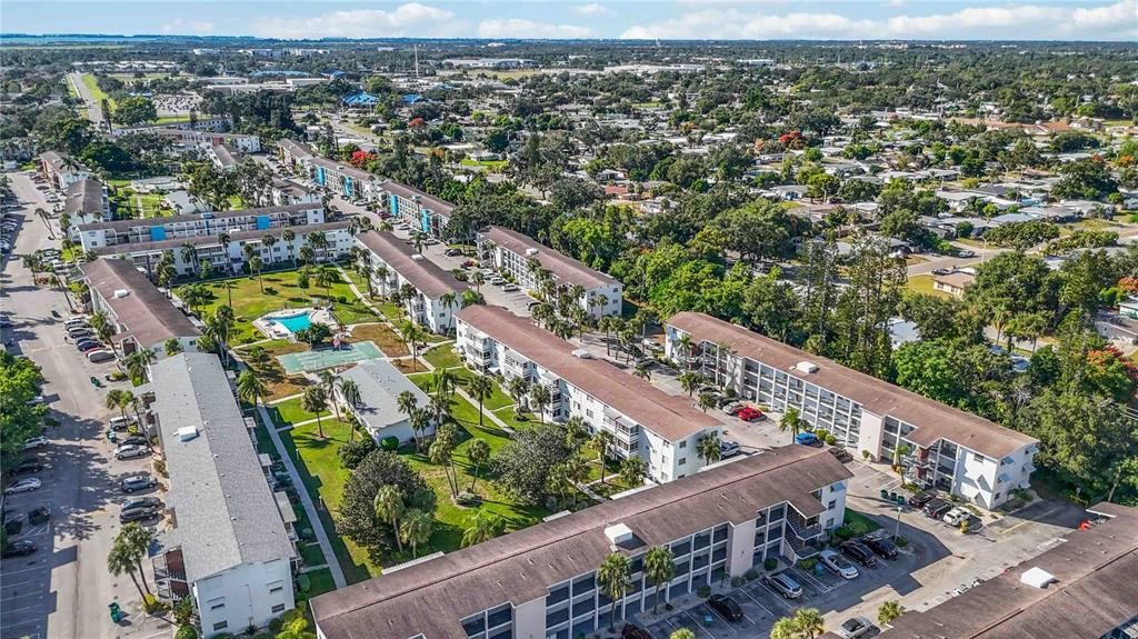 Под контрактом: $115,000 (2 спален, 2 ванн, 966 Квадратных фут)