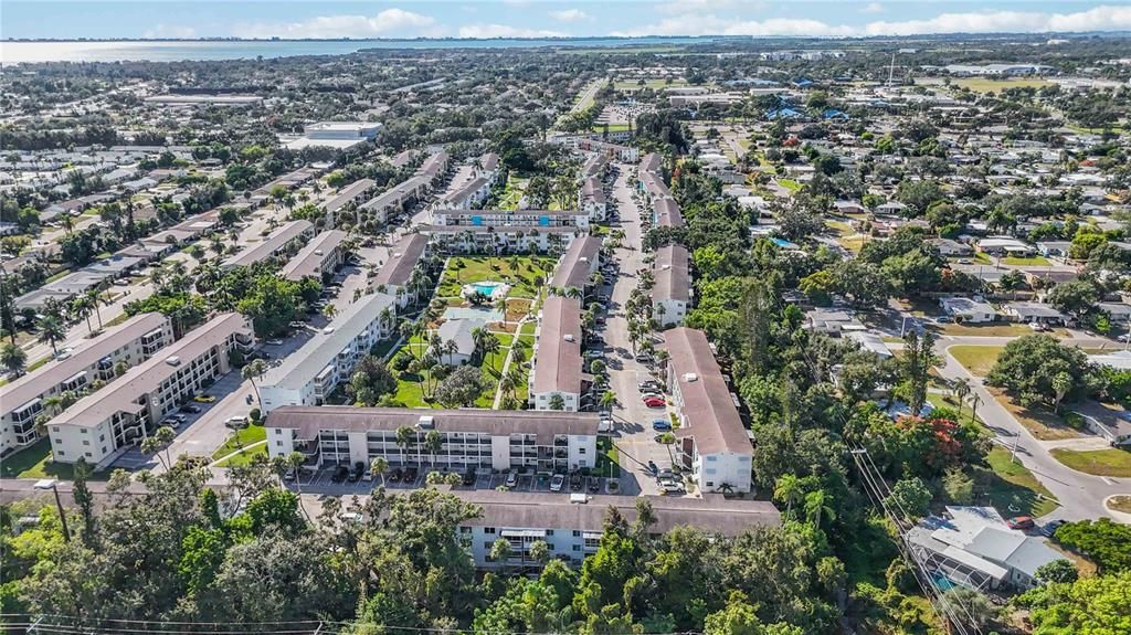 Под контрактом: $115,000 (2 спален, 2 ванн, 966 Квадратных фут)