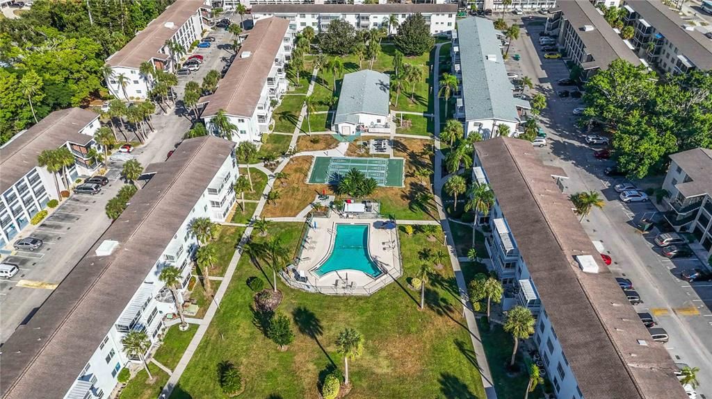 Под контрактом: $115,000 (2 спален, 2 ванн, 966 Квадратных фут)