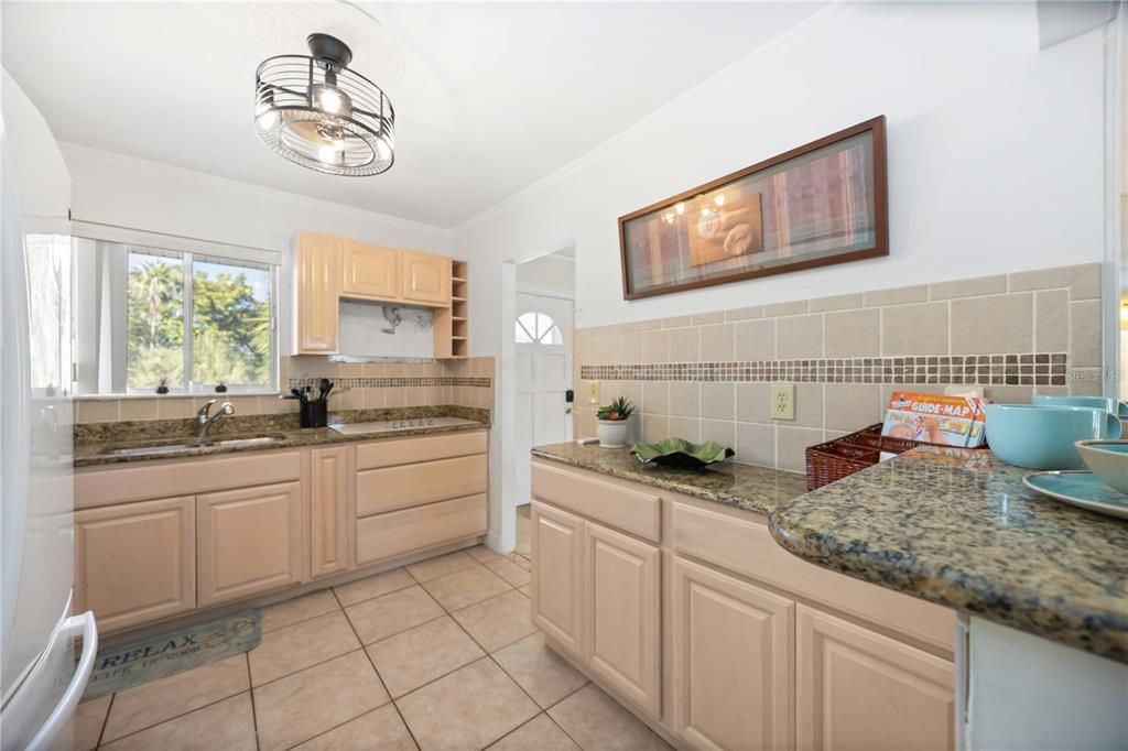 Под контрактом: $115,000 (2 спален, 2 ванн, 966 Квадратных фут)