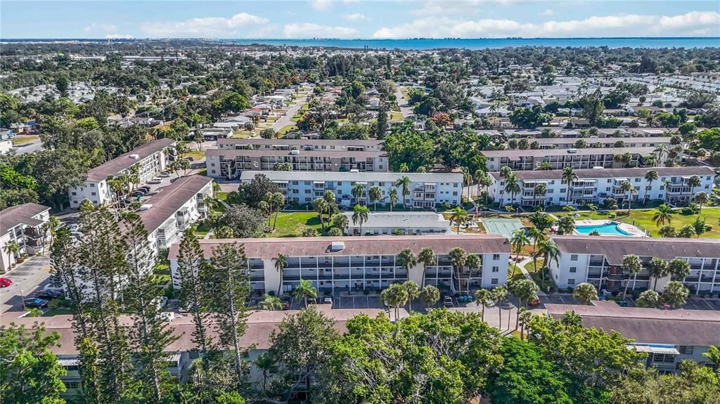 Под контрактом: $115,000 (2 спален, 2 ванн, 966 Квадратных фут)