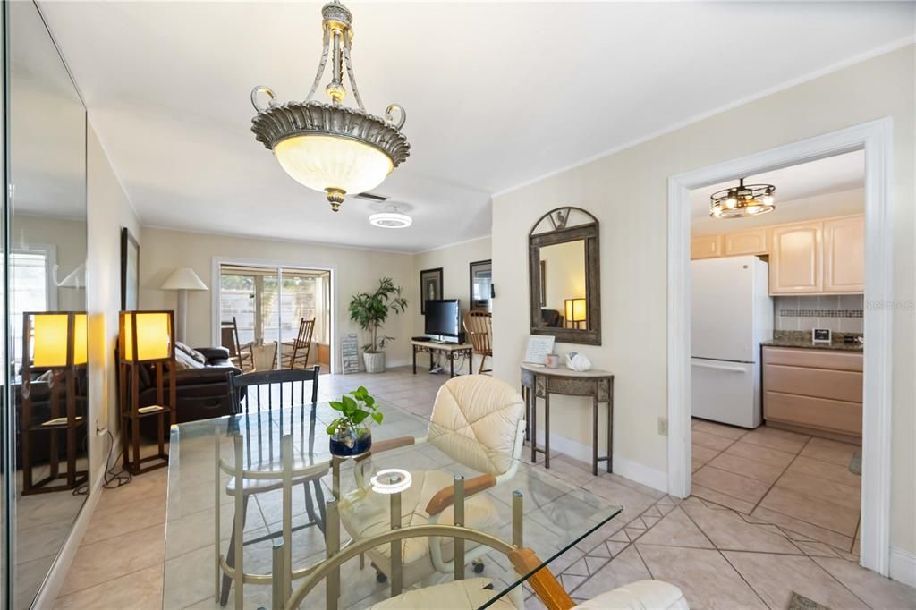 Под контрактом: $115,000 (2 спален, 2 ванн, 966 Квадратных фут)