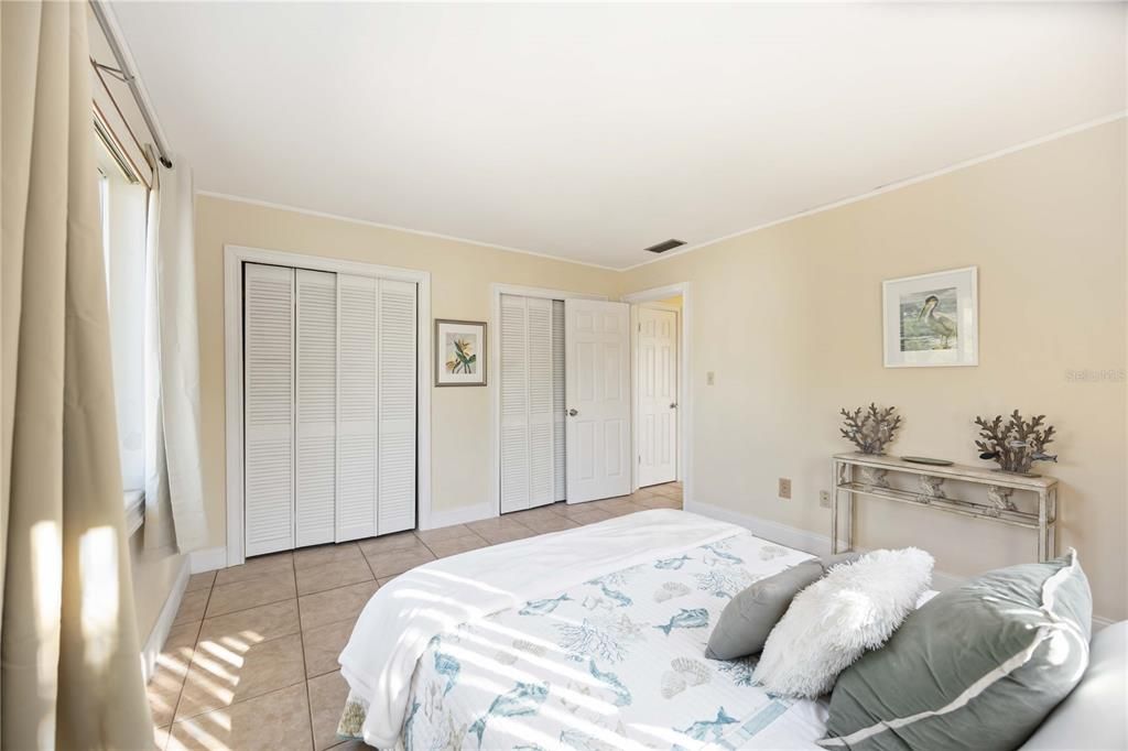 Под контрактом: $115,000 (2 спален, 2 ванн, 966 Квадратных фут)