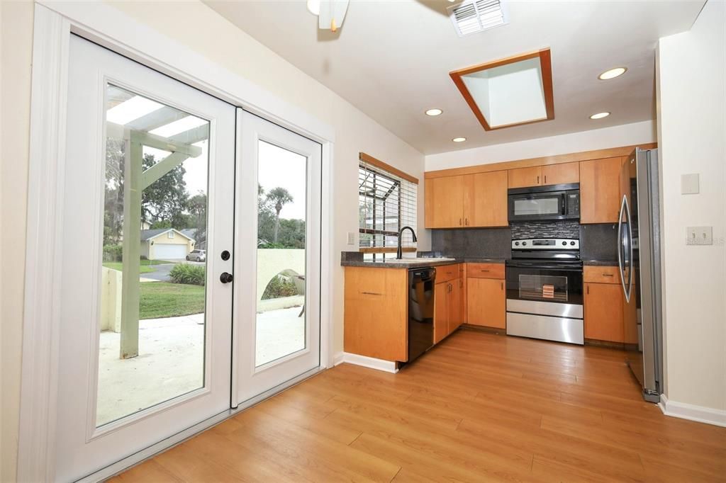 Active With Contract: $350,000 (3 beds, 2 baths, 1492 Square Feet)