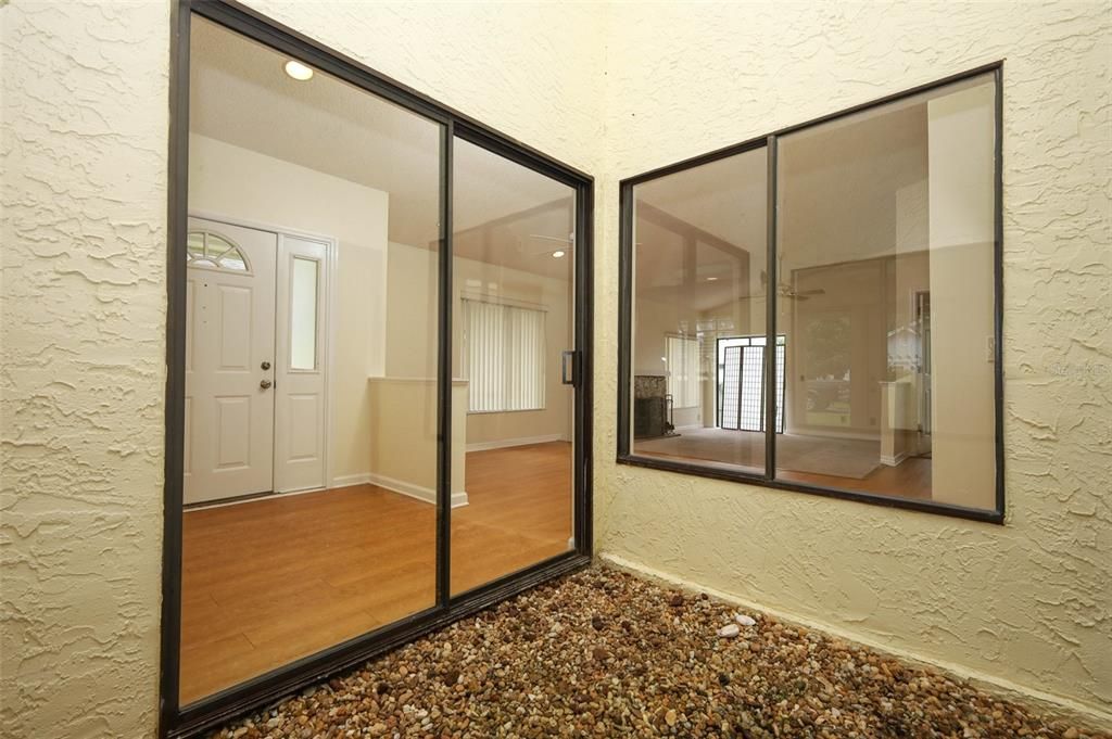 Active With Contract: $350,000 (3 beds, 2 baths, 1492 Square Feet)