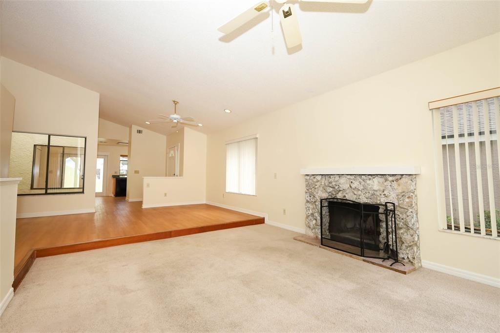 Active With Contract: $350,000 (3 beds, 2 baths, 1492 Square Feet)