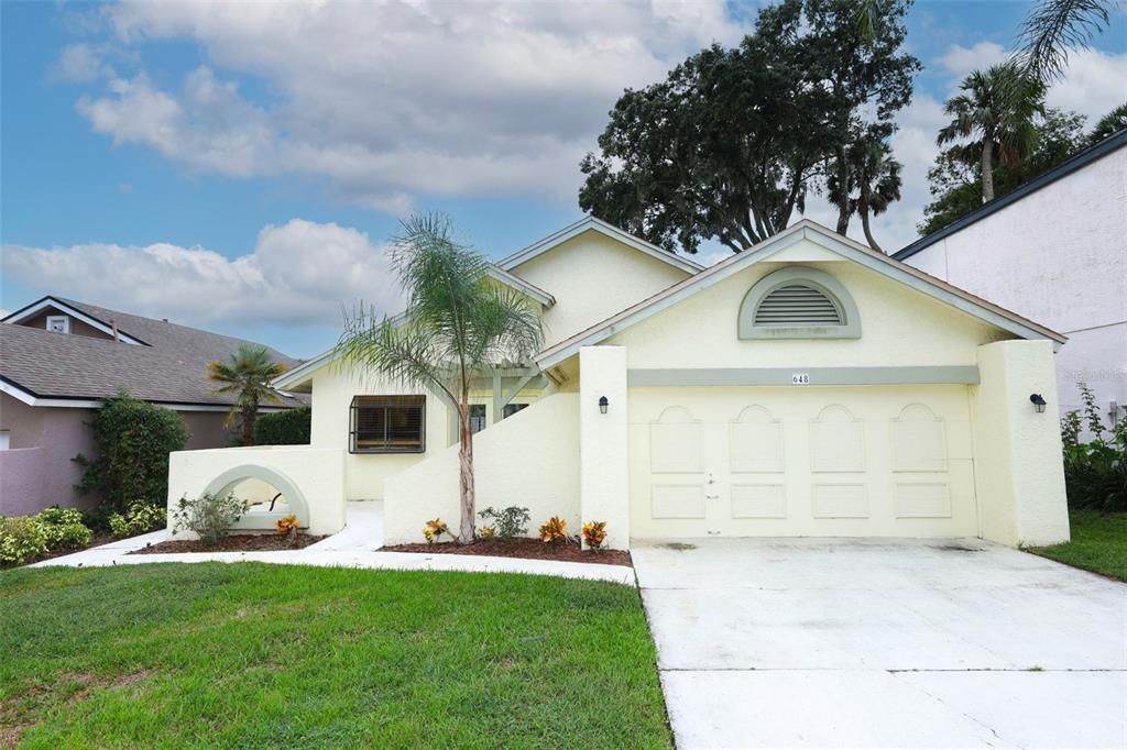 Active With Contract: $350,000 (3 beds, 2 baths, 1492 Square Feet)