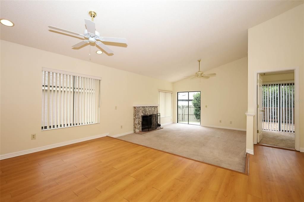 Active With Contract: $350,000 (3 beds, 2 baths, 1492 Square Feet)