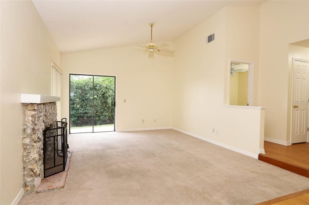 Active With Contract: $350,000 (3 beds, 2 baths, 1492 Square Feet)