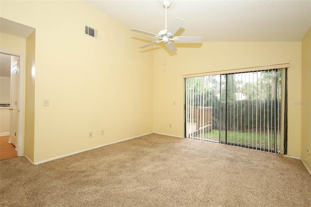 Active With Contract: $350,000 (3 beds, 2 baths, 1492 Square Feet)