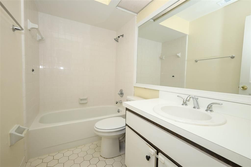 Active With Contract: $350,000 (3 beds, 2 baths, 1492 Square Feet)