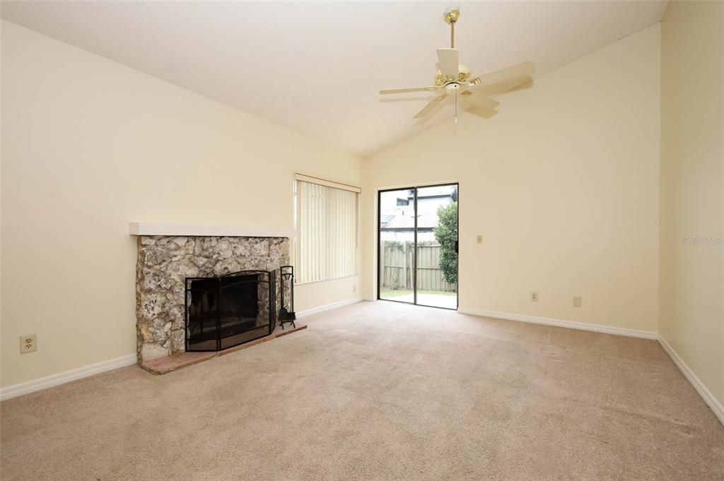 Active With Contract: $350,000 (3 beds, 2 baths, 1492 Square Feet)