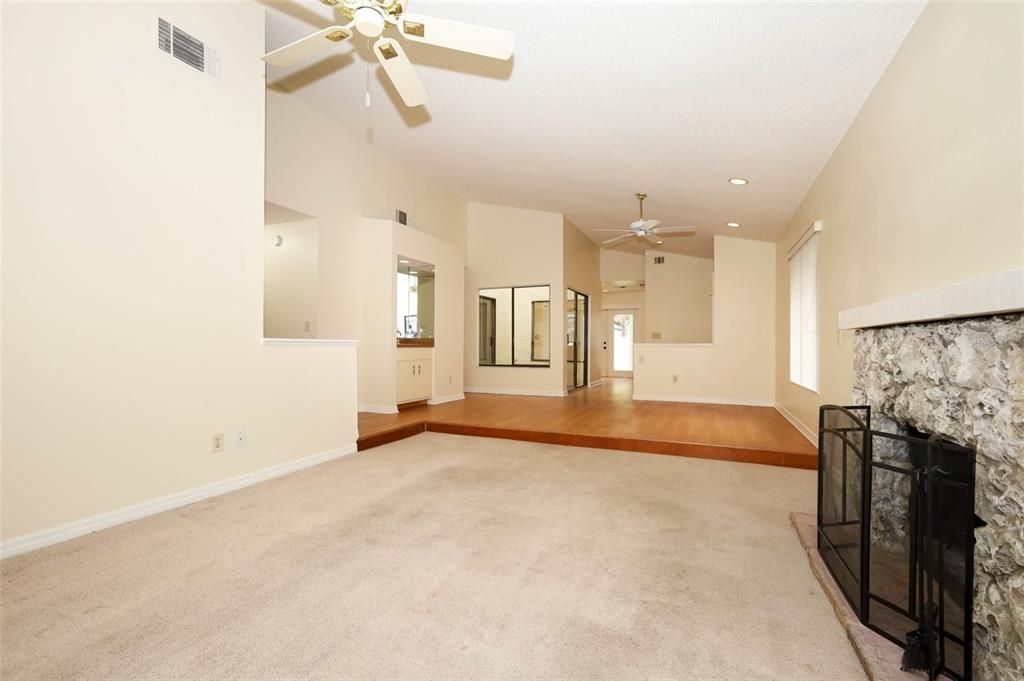 Active With Contract: $350,000 (3 beds, 2 baths, 1492 Square Feet)