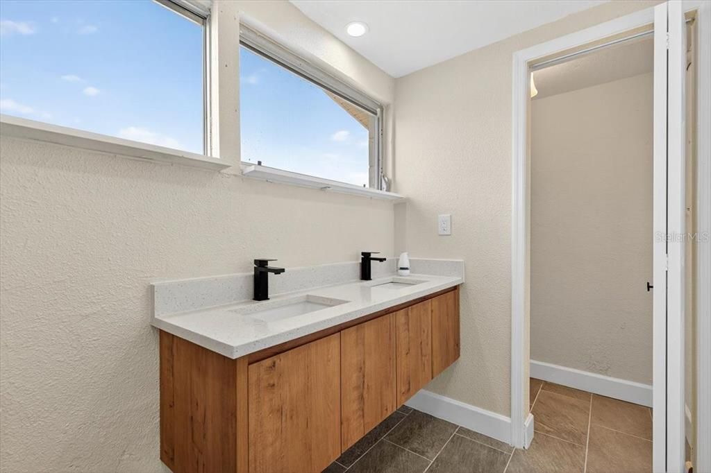 For Rent: $1,899 (3 beds, 2 baths, 1695 Square Feet)