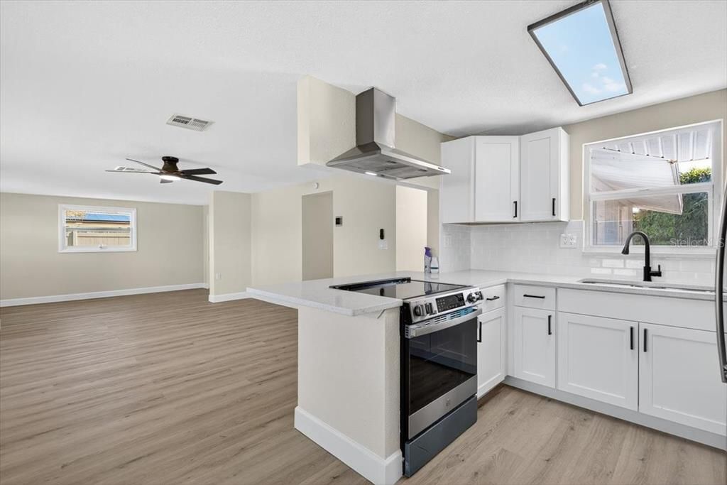 For Rent: $1,899 (3 beds, 2 baths, 1695 Square Feet)