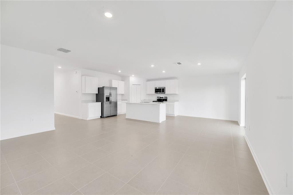 For Rent: $2,200 (4 beds, 2 baths, 1824 Square Feet)