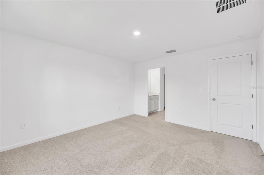 For Rent: $2,200 (4 beds, 2 baths, 1824 Square Feet)