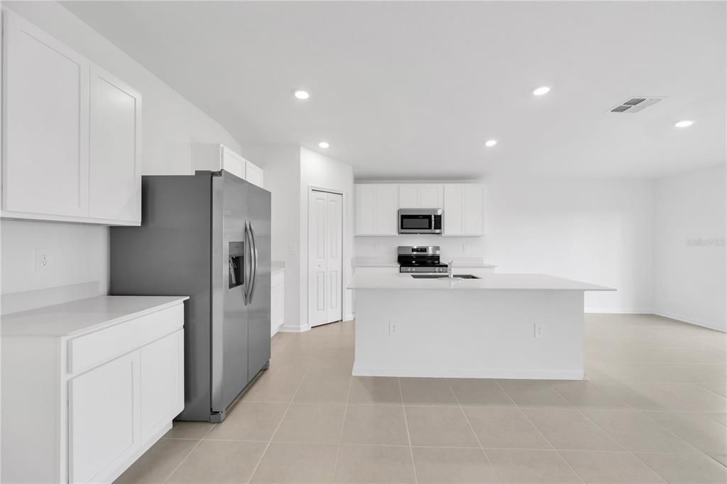 For Rent: $2,200 (4 beds, 2 baths, 1824 Square Feet)