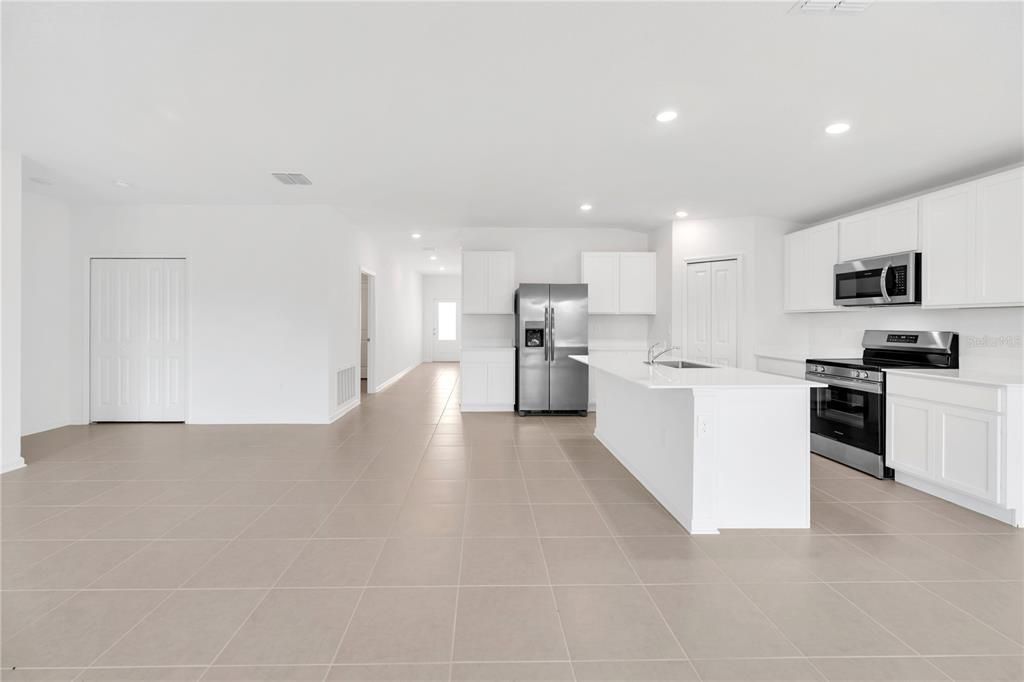 For Rent: $2,200 (4 beds, 2 baths, 1824 Square Feet)