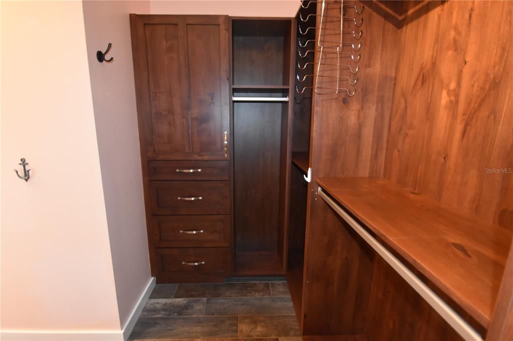 На продажу: $699,900 (5 спален, 3 ванн, 2570 Квадратных фут)