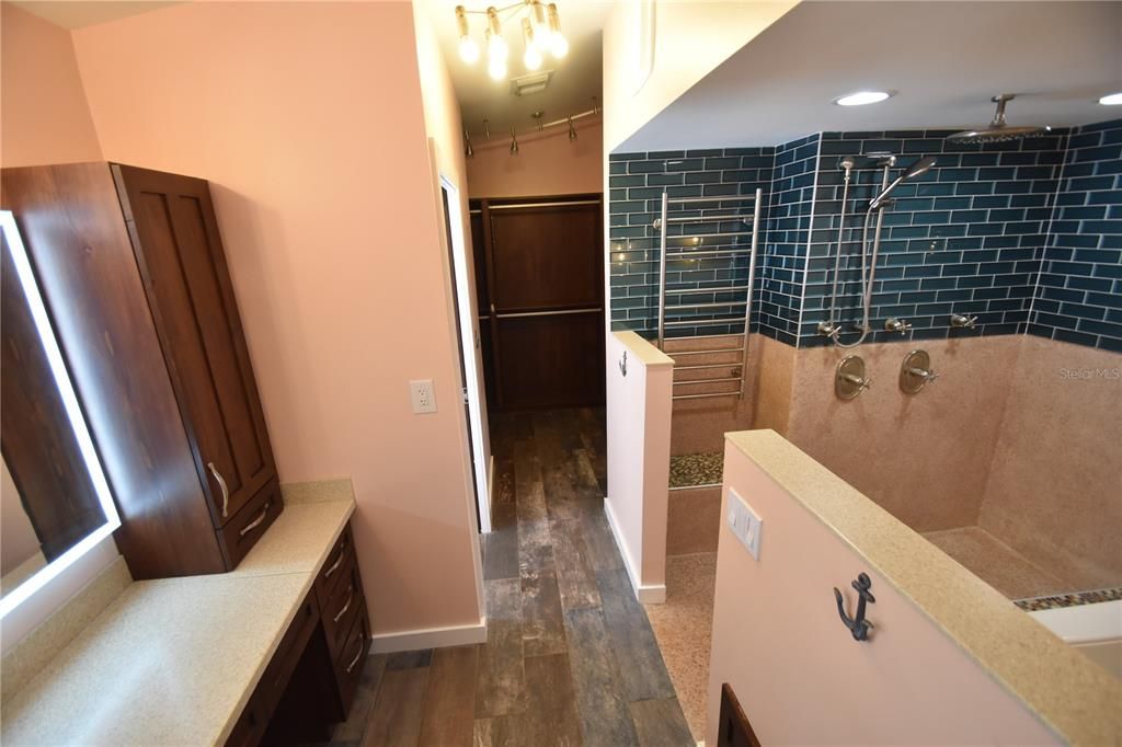 На продажу: $699,900 (5 спален, 3 ванн, 2570 Квадратных фут)