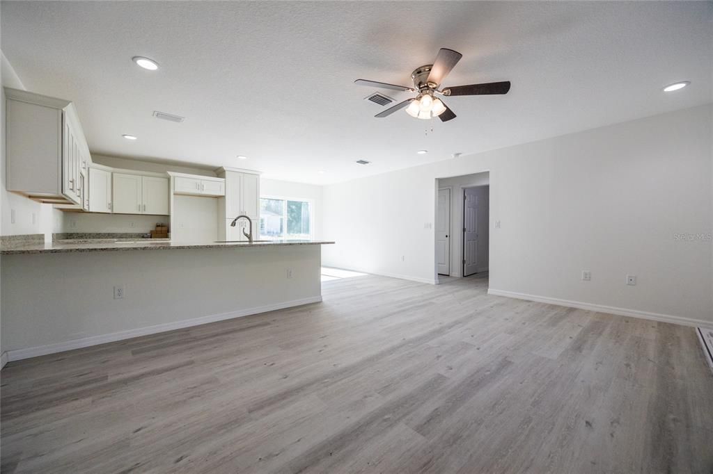 En Venta: $249,900 (3 camas, 2 baños, 1287 Pies cuadrados)