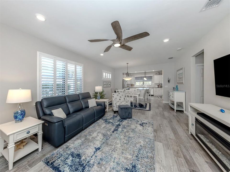 For Sale: $339,000 (2 beds, 2 baths, 1434 Square Feet)