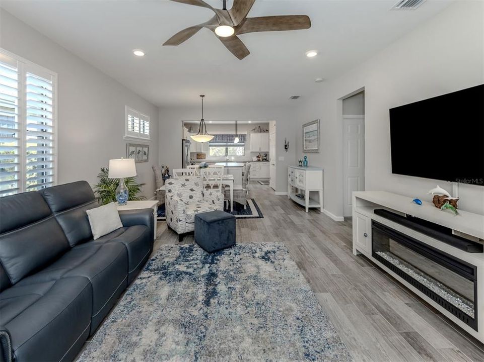 For Sale: $339,000 (2 beds, 2 baths, 1434 Square Feet)