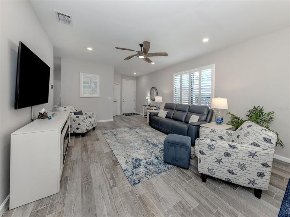For Sale: $339,000 (2 beds, 2 baths, 1434 Square Feet)