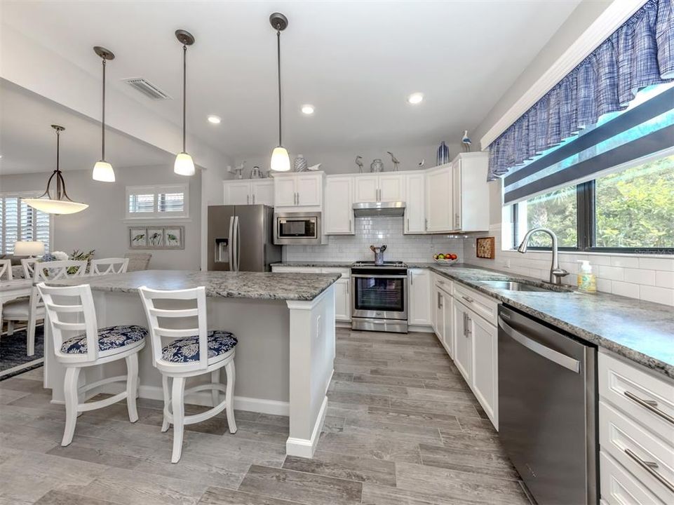 For Sale: $339,000 (2 beds, 2 baths, 1434 Square Feet)