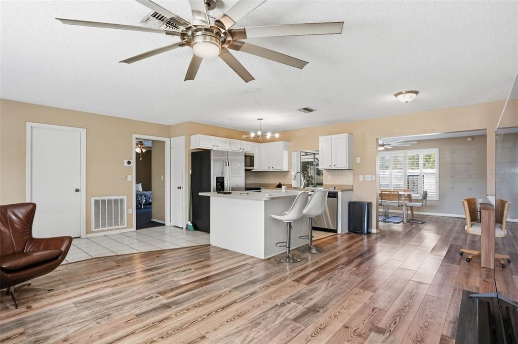 For Sale: $334,900 (3 beds, 2 baths, 1516 Square Feet)