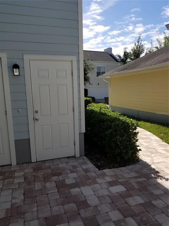 Recently Rented: $1,800 (1 beds, 1 baths, 713 Square Feet)