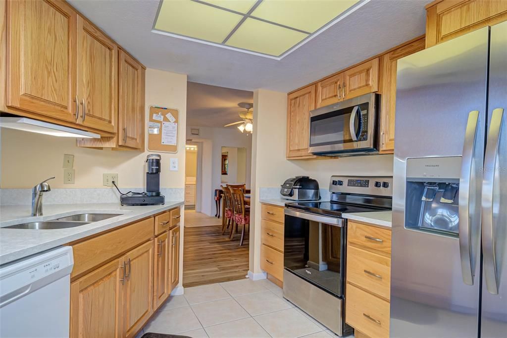 На продажу: $169,000 (1 спален, 1 ванн, 1076 Квадратных фут)