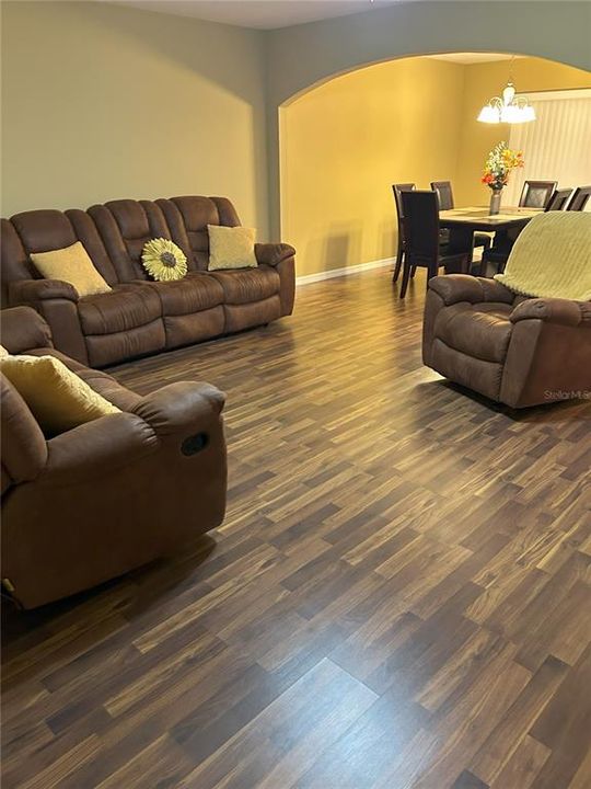 For Sale: $299,000 (3 beds, 2 baths, 1670 Square Feet)