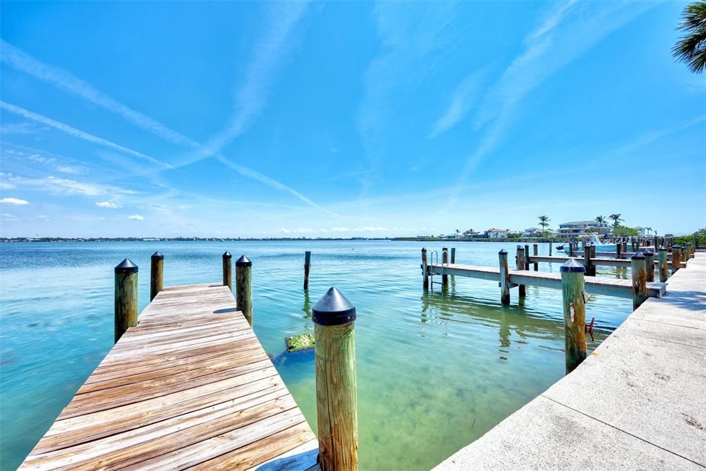 En Venta: $325,000 (2 camas, 2 baños, 1068 Pies cuadrados)