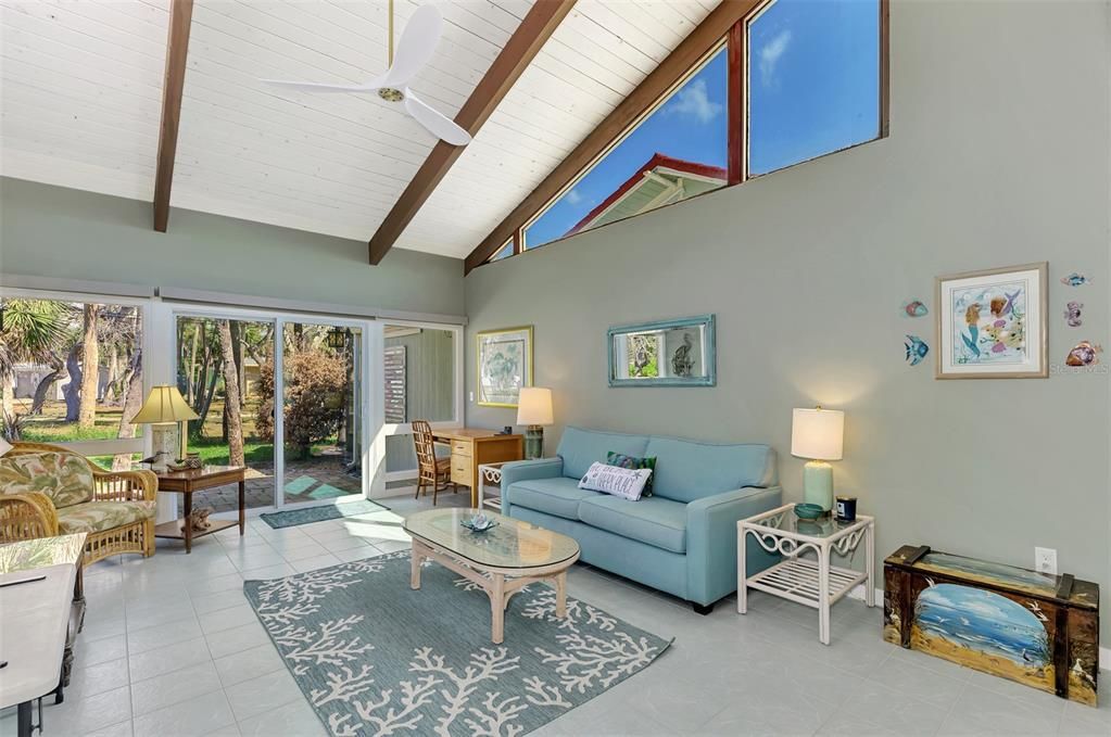 En Venta: $325,000 (2 camas, 2 baños, 1068 Pies cuadrados)