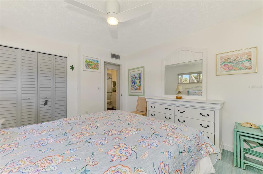 En Venta: $325,000 (2 camas, 2 baños, 1068 Pies cuadrados)