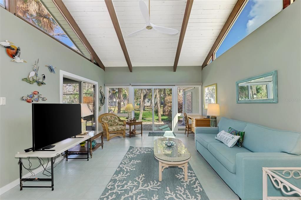 En Venta: $325,000 (2 camas, 2 baños, 1068 Pies cuadrados)