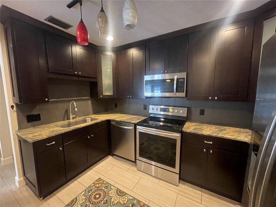 出租: $2,000 (2 贝兹, 1 浴室, 1200 平方英尺)