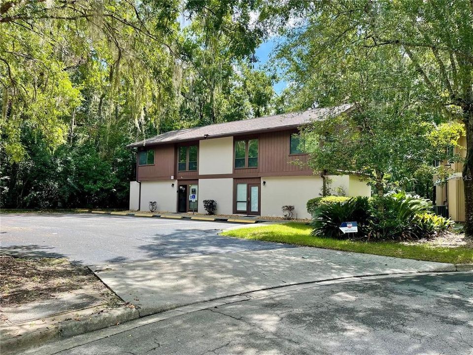 出租: $2,000 (2 贝兹, 1 浴室, 1200 平方英尺)