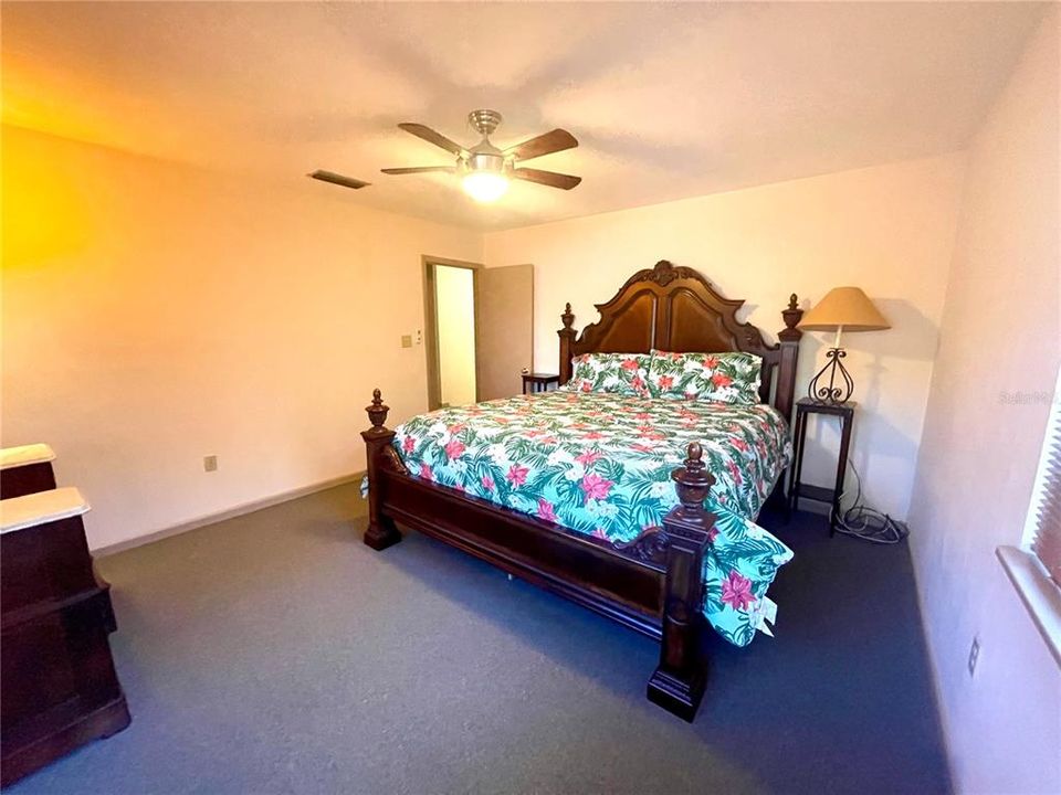 出租: $2,000 (2 贝兹, 1 浴室, 1200 平方英尺)