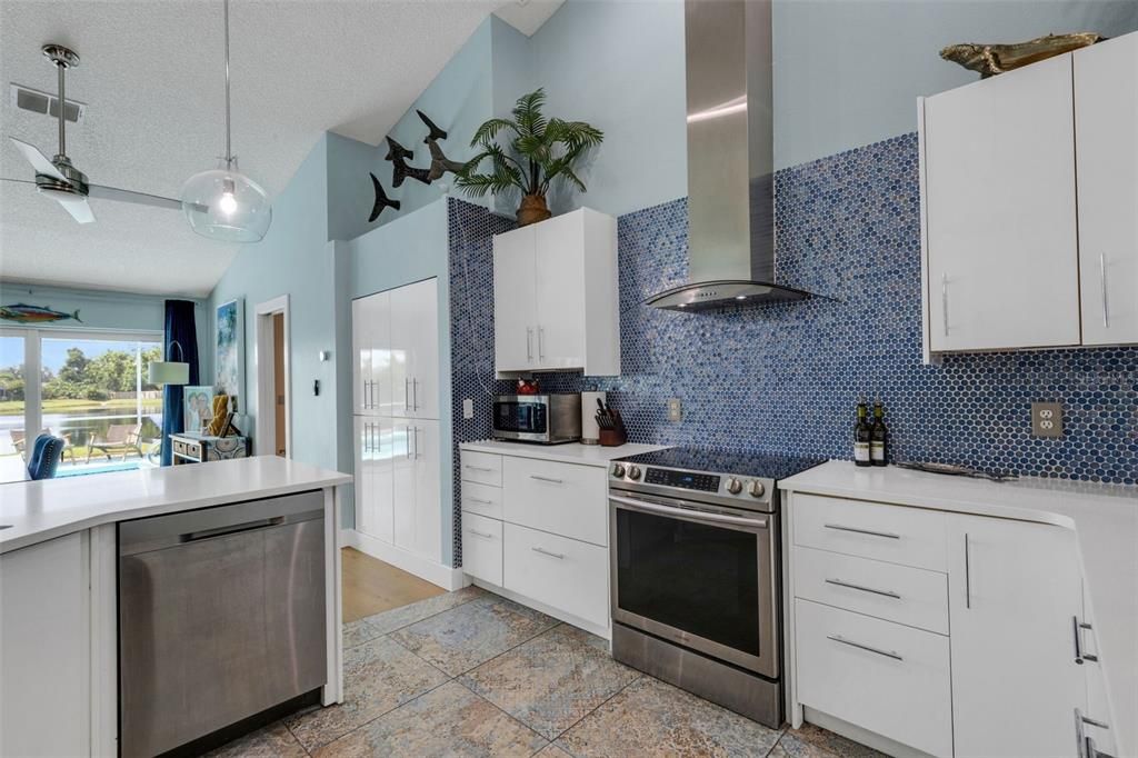 合同活跃: $575,000 (3 贝兹, 2 浴室, 1680 平方英尺)