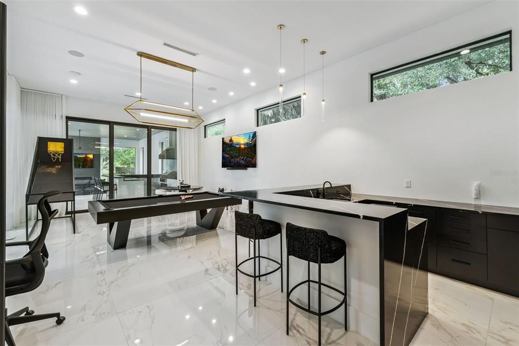 For Sale: $3,999,500 (6 beds, 5 baths, 5853 Square Feet)