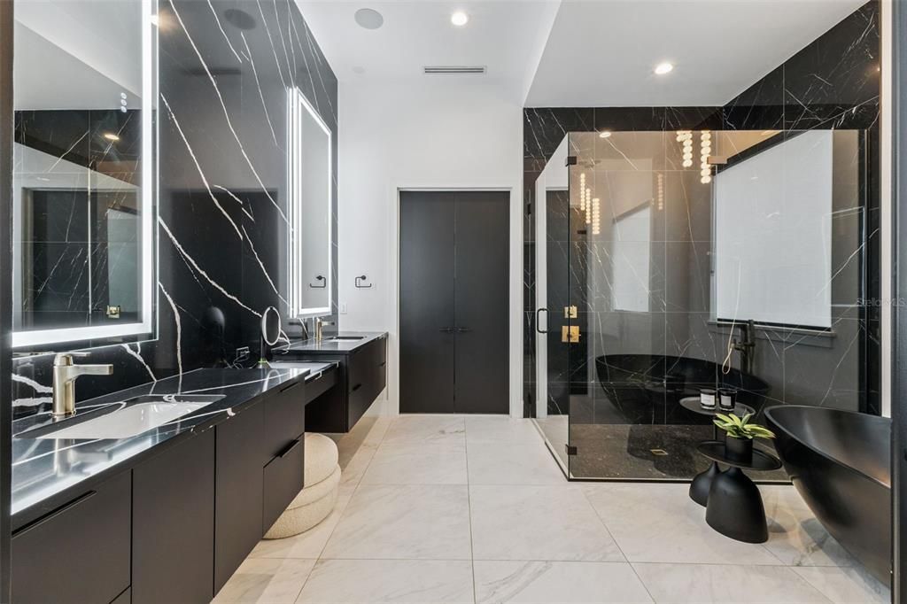 For Sale: $3,999,500 (6 beds, 5 baths, 5853 Square Feet)