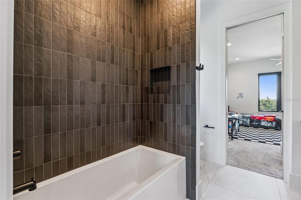 For Sale: $3,999,500 (6 beds, 5 baths, 5853 Square Feet)