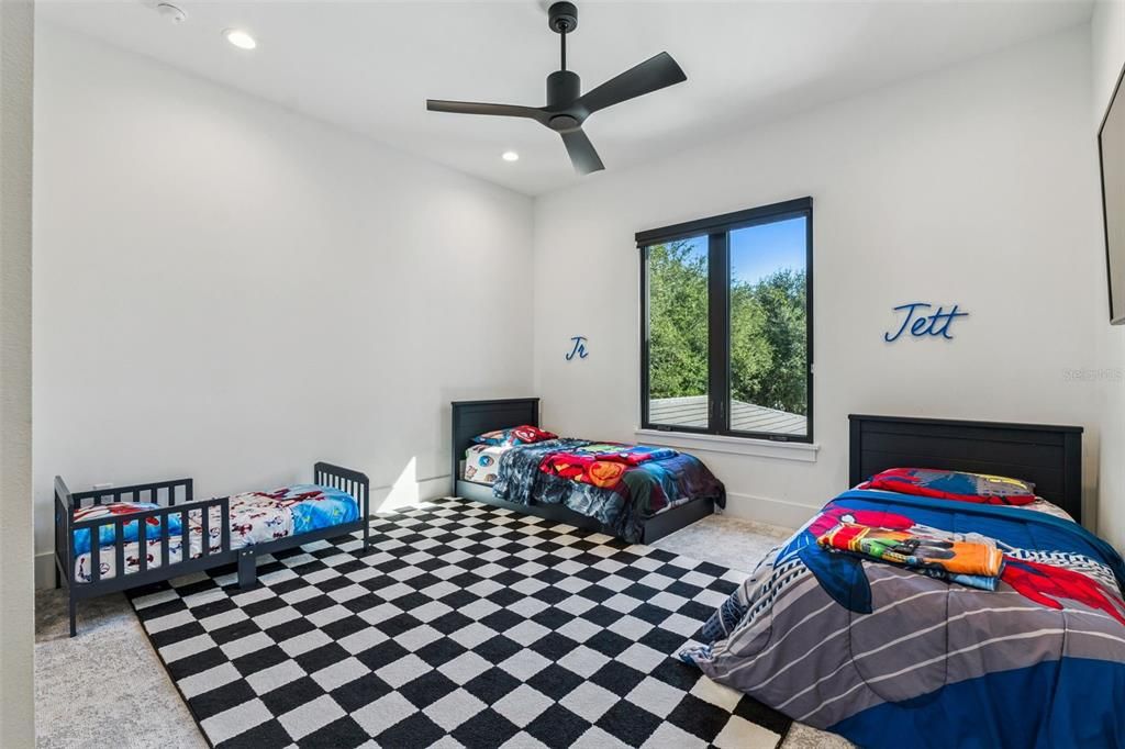 For Sale: $3,999,500 (6 beds, 5 baths, 5853 Square Feet)